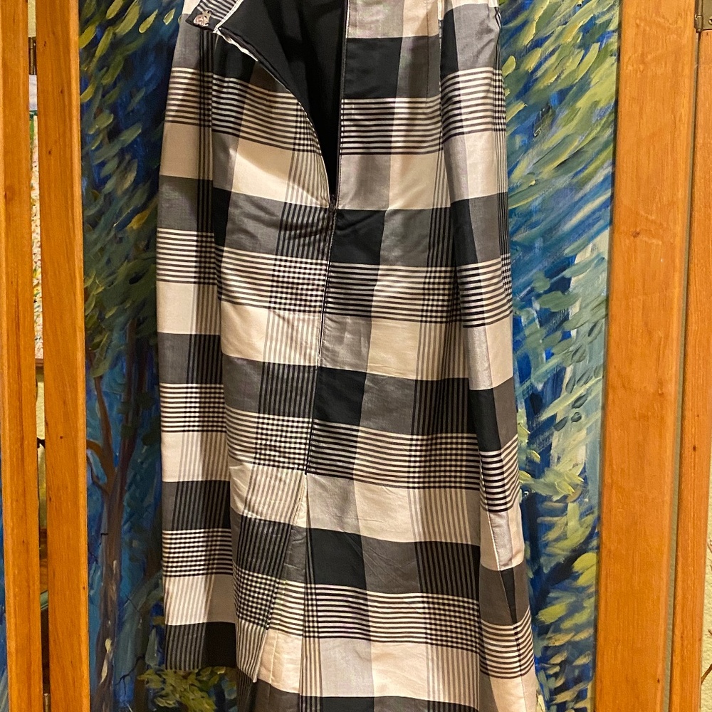 Black and White Silk skirt, fully lined